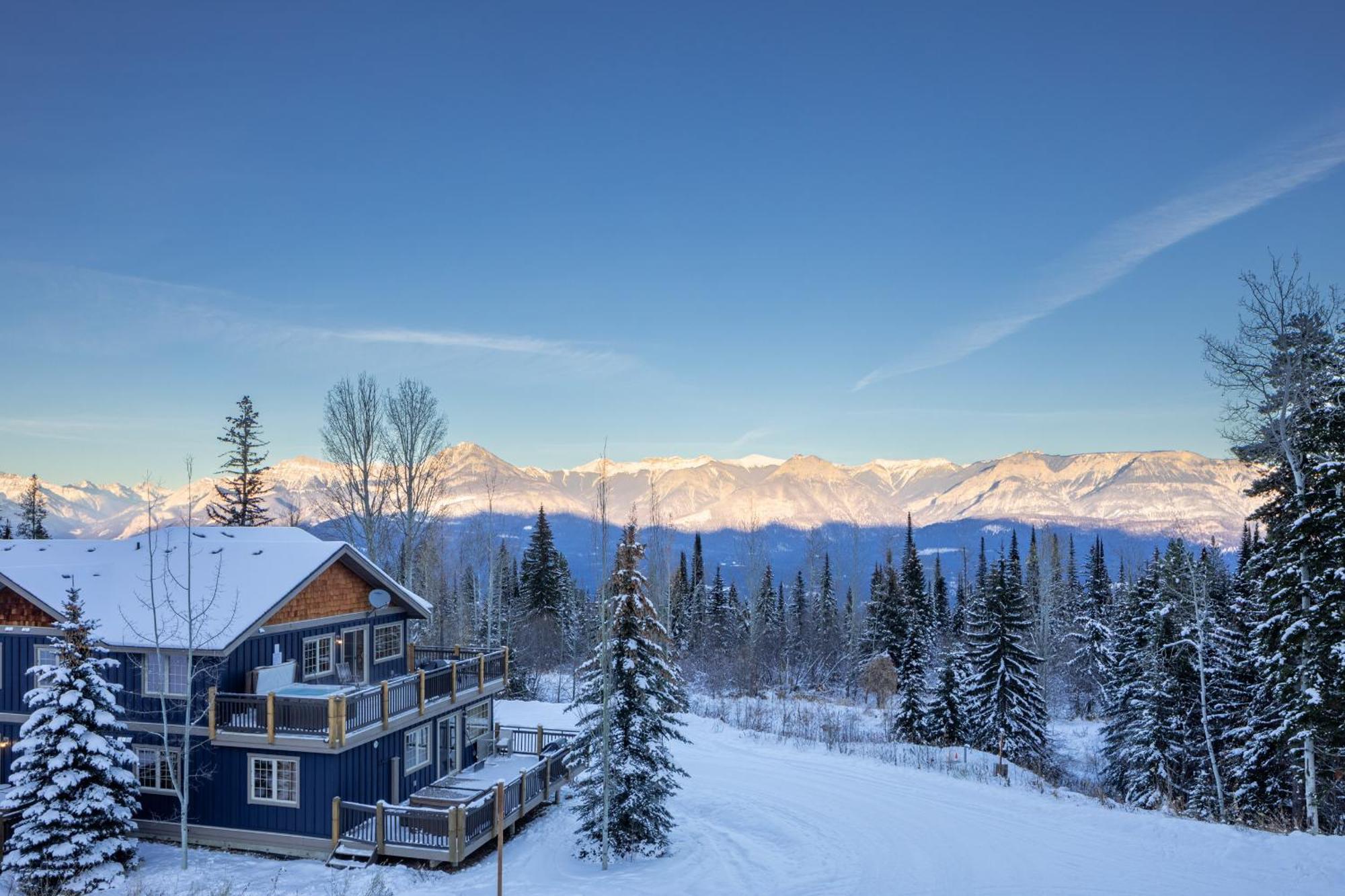 Lush Mountain Accommodations Golden Exterior foto