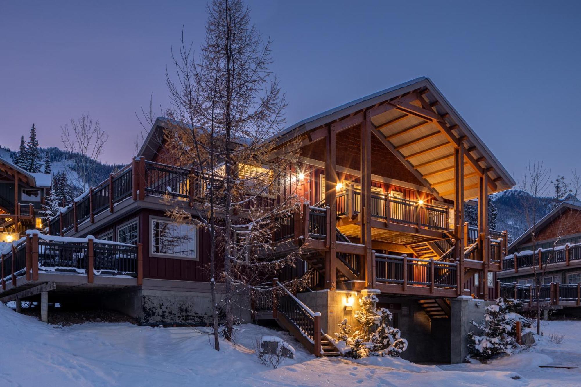 Lush Mountain Accommodations Golden Exterior foto